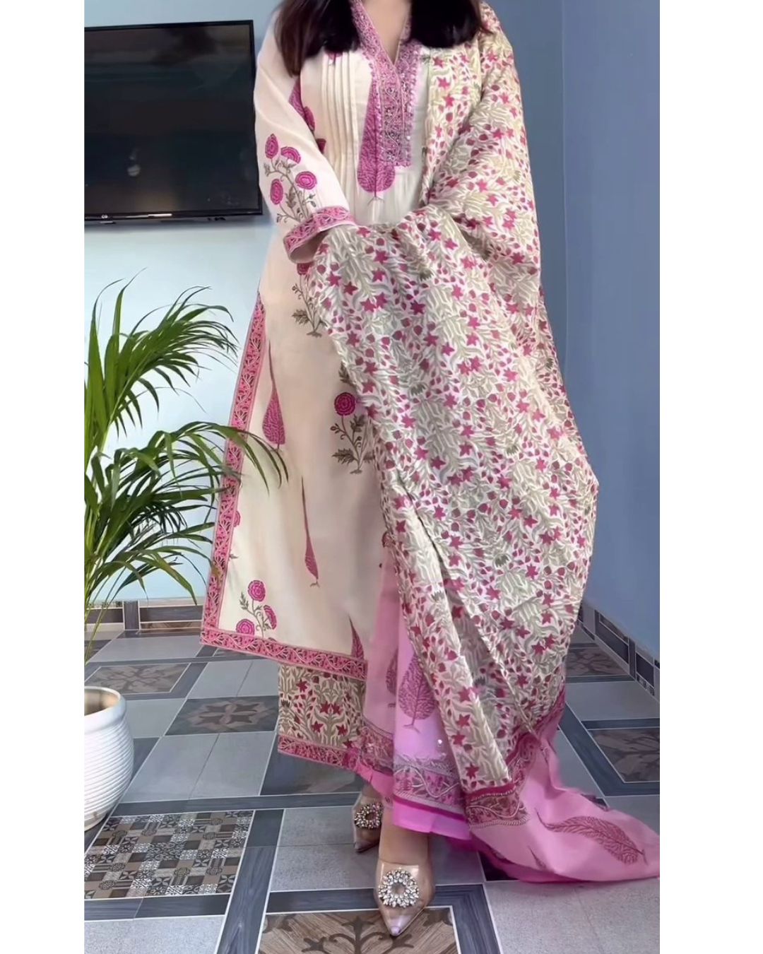 Gulaab Blossom Ivory Kurta Set with Dupatta