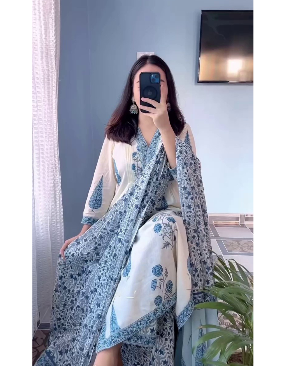 Neelam Blossom Ivory Kurta Set with Dupatta