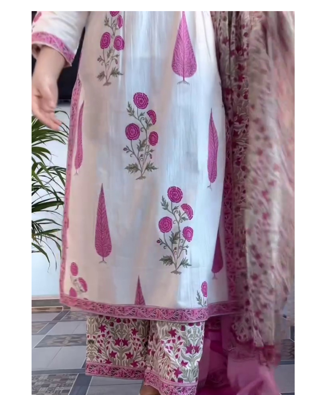 Gulaab Blossom Ivory Kurta Set with Dupatta