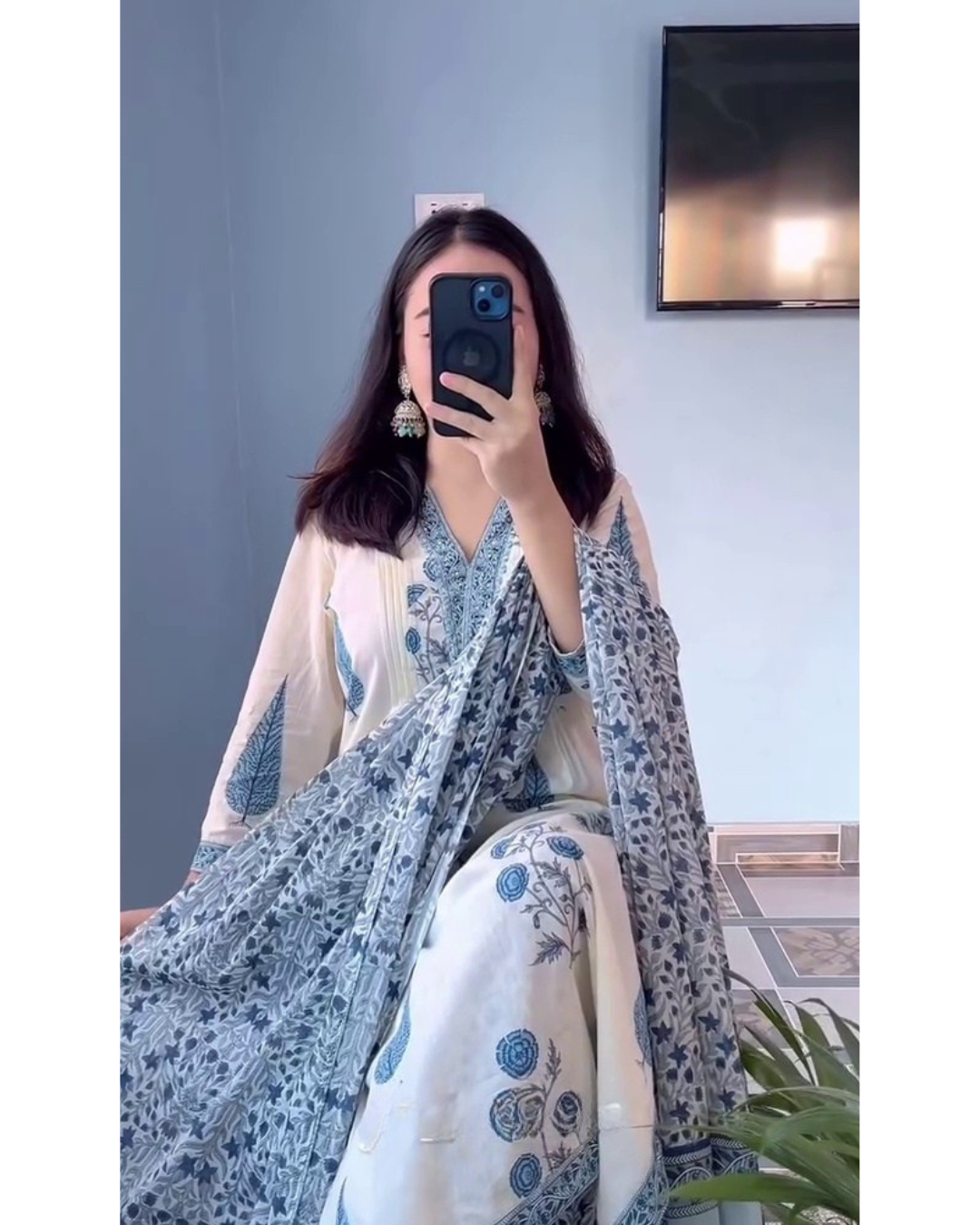 Neelam Blossom Ivory Kurta Set with Dupatta