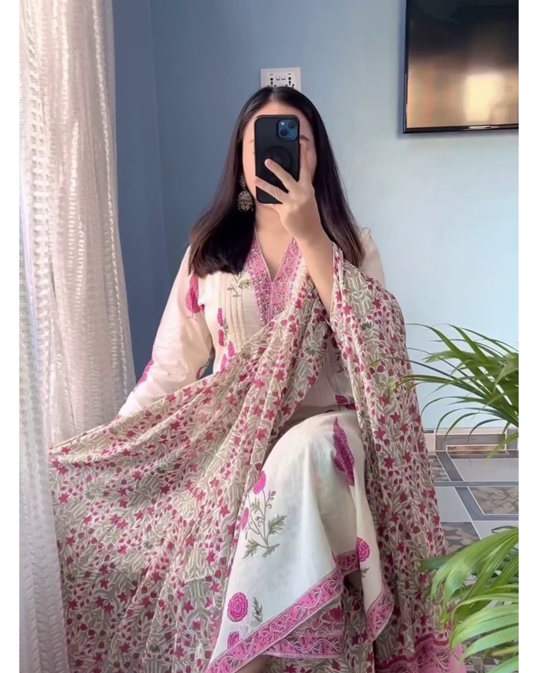Gulaab Blossom Ivory Kurta Set with Dupatta