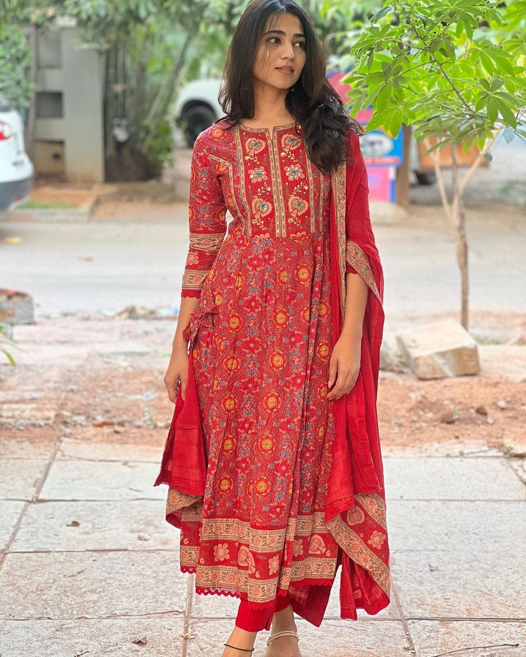 Marooni Rutba Voluminous Anarkali Suit Set